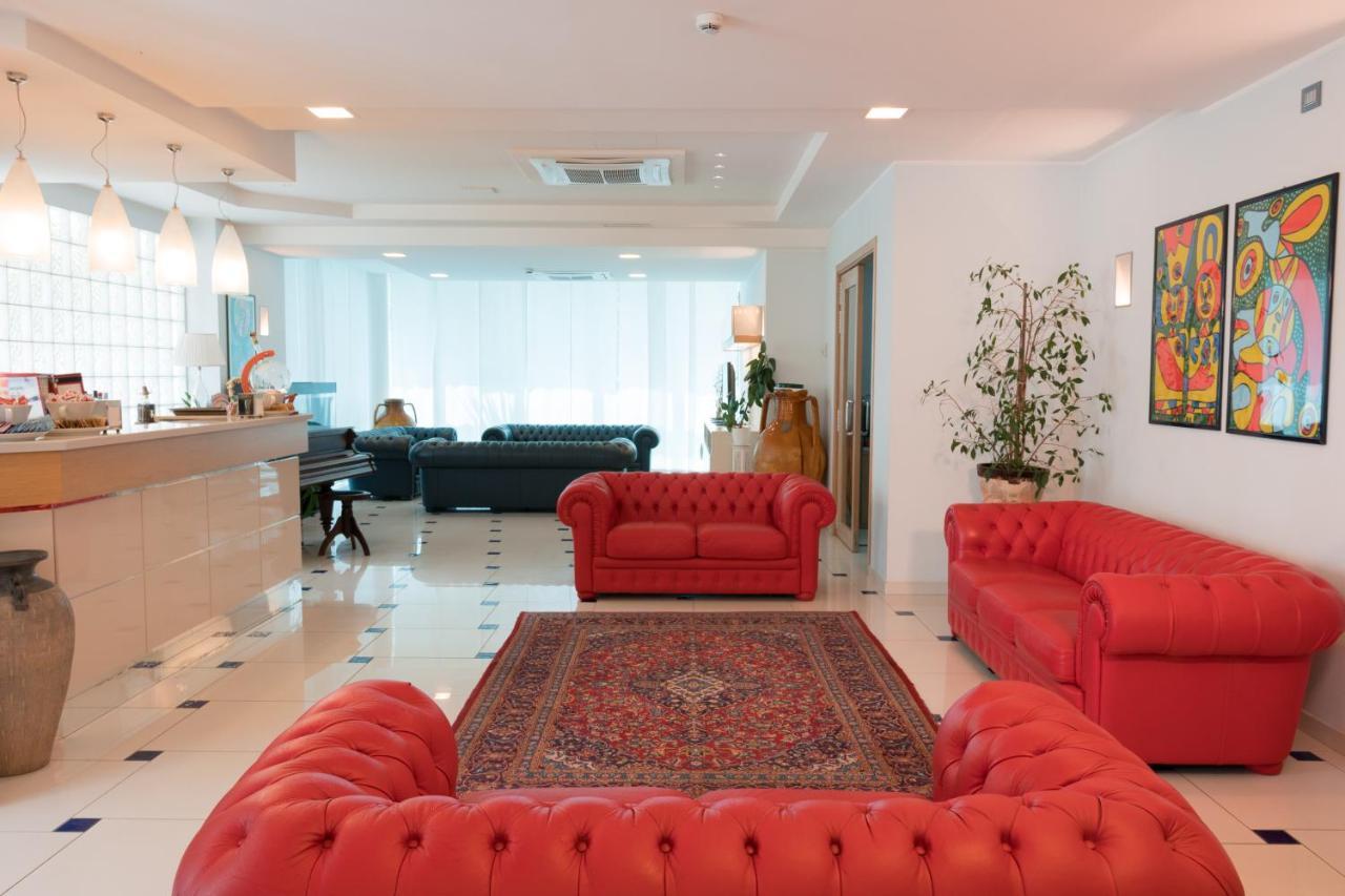 Hotel Haus Charlotte San Benedetto del Tronto Bagian luar foto