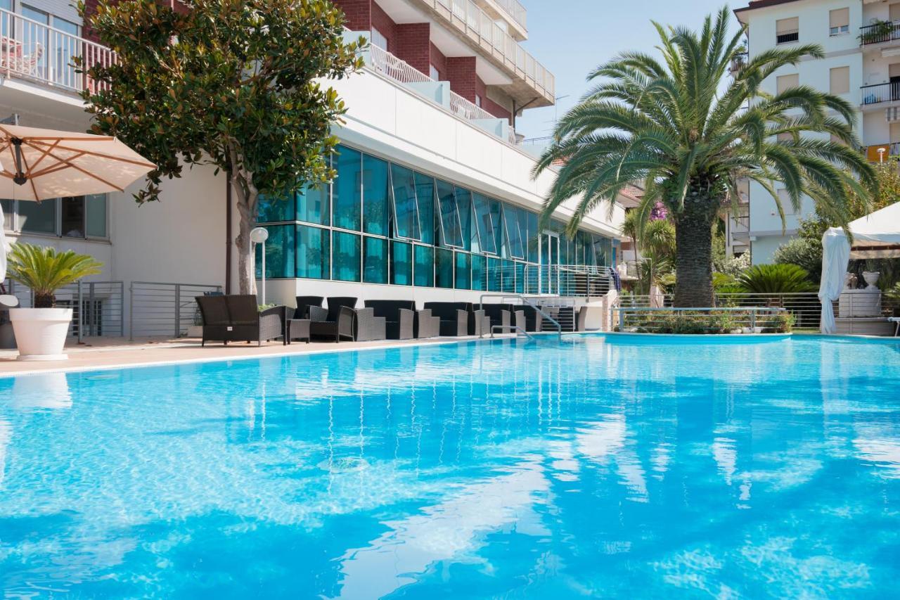 Hotel Haus Charlotte San Benedetto del Tronto Bagian luar foto