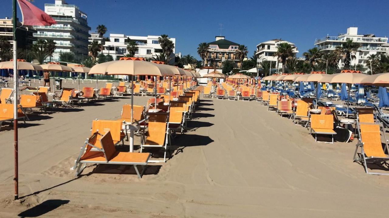 Hotel Haus Charlotte San Benedetto del Tronto Bagian luar foto