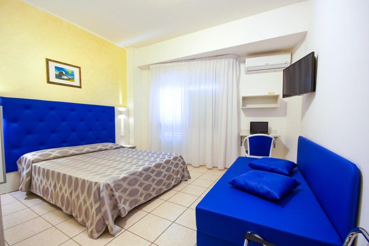 Hotel Haus Charlotte San Benedetto del Tronto Bagian luar foto