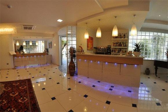 Hotel Haus Charlotte San Benedetto del Tronto Bagian luar foto