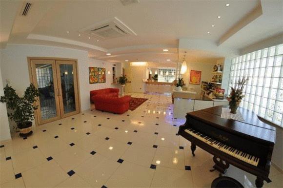 Hotel Haus Charlotte San Benedetto del Tronto Bagian luar foto