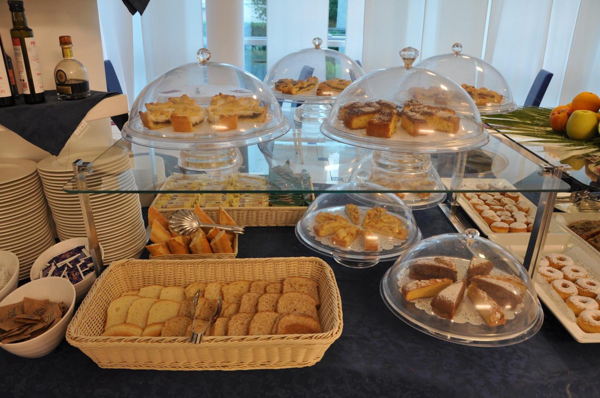 Hotel Haus Charlotte San Benedetto del Tronto Bagian luar foto
