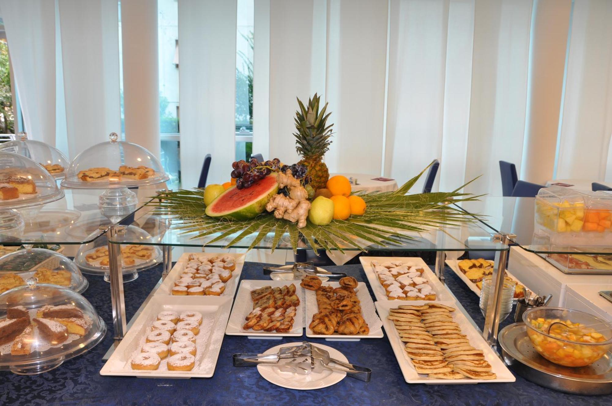 Hotel Haus Charlotte San Benedetto del Tronto Bagian luar foto