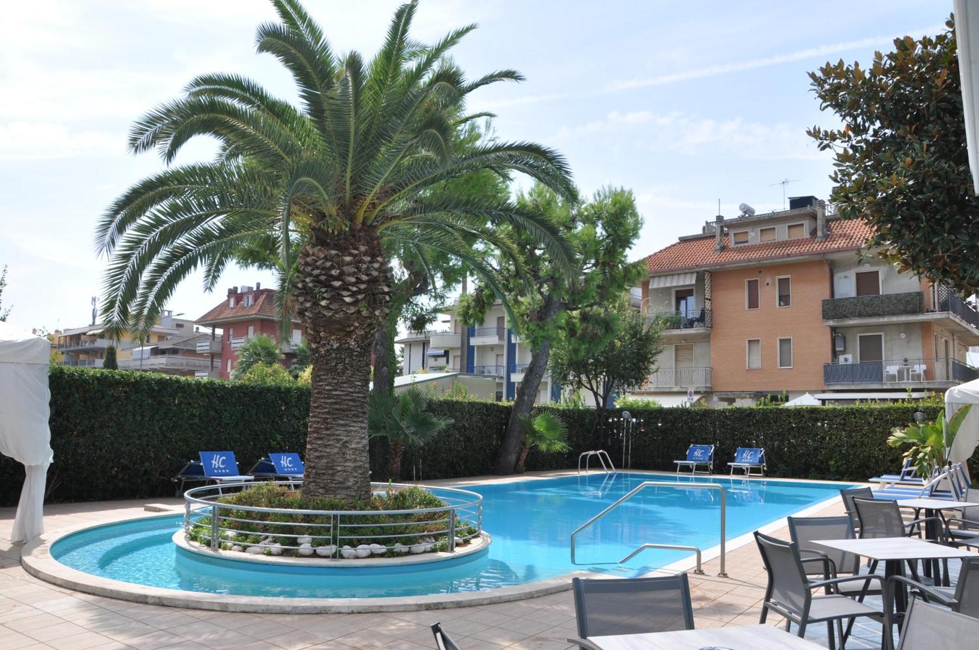 Hotel Haus Charlotte San Benedetto del Tronto Bagian luar foto
