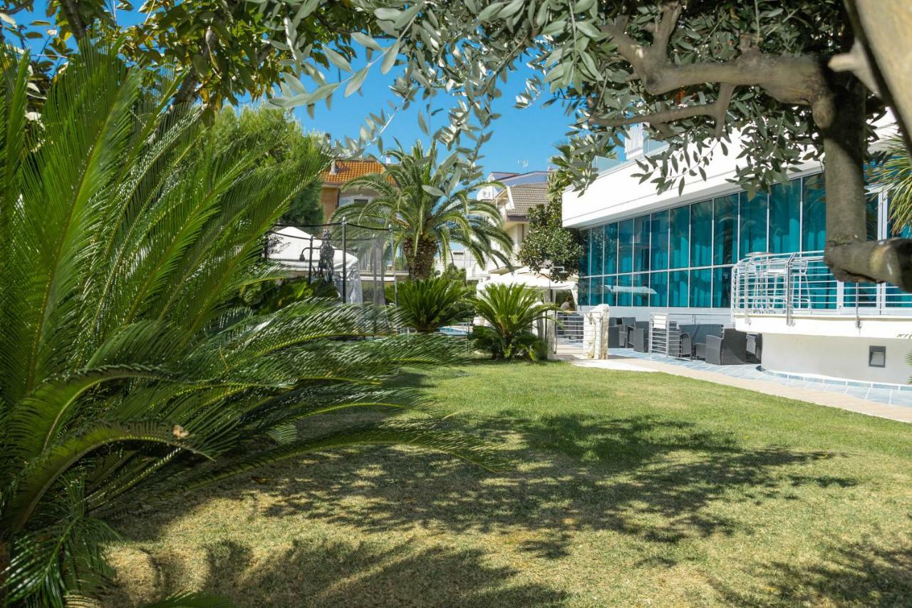Hotel Haus Charlotte San Benedetto del Tronto Bagian luar foto